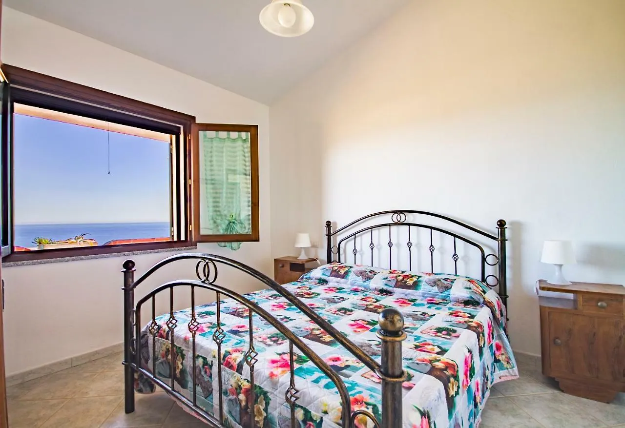 Casa Annetta-SUPER VISTA MARE-2 camere - Giardino- Parcheggio - bbq- Wifi free- Torre dei Corsari Italia